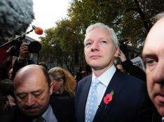 Autorizan la extradición de Julian Assange a Suecia