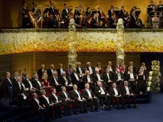 Suecia entrega los Nobel en una ceremonia con ovación a Tranströmer