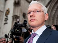 Assange, refugiado en la Embajada ecuatoriana entre amenazas de arresto