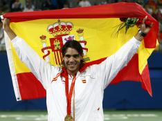 Rafa Nadal celebra su medalla en los JJOO de Pekín