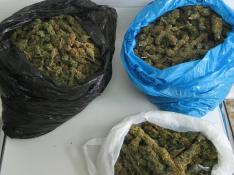 Detenidas dos personas por transportar dos kilos de marihuana
