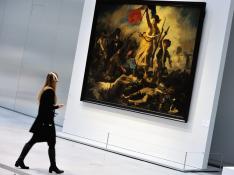 Pintan con rotulador sobre  'La libertad guiando al pueblo' de Delacroix