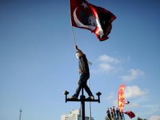 Erdogan acusa a los bancos de impulsar las protestas y dice que "lo pagarán"