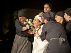 Teatro de Robres lleva su 'Bernarda Alba' a las calles de Pertusa