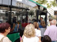 Mucha expectación, dudas y algún despiste en el estreno del nuevo autobús urbano