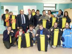 El Real Zaragoza entrega material deportivo a Asapme