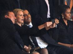 La 'autofoto' de Obama con la primera ministra danesa y el cabreo de Michelle