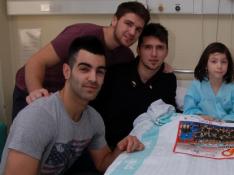 Visita del Balonmano Aragón al Hospital Clínico 'Lozano Blesa'