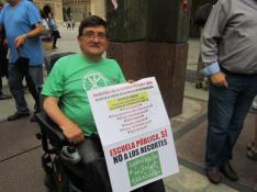 Absuelto el profesor juzgado por protestar ante la casa de la consejera Dolores Serrat