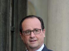 François Hollande con su nuevo modelo de gafas