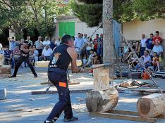 Una demostración de fuerza y habilidad en el corte y talla de la madera