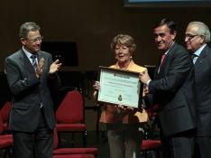Diputación y Ayuntamiento reciben las medallas de oro de Cruz Roja