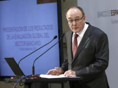 El Gobernador del Banco de España critica la previsión del Gobierno sobre el PIB de 2015