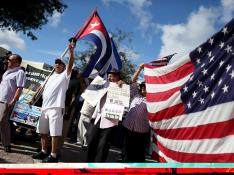 El exilio cubano califica de "infamia" las "concesiones" de Obama a Raúl Castro
