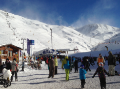 Las bajas temperaturas están generando nieve en el Pirineo. Astún.
