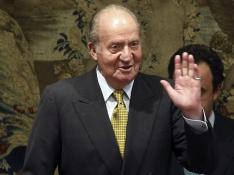 Don Juan Carlos celebra su 77 cumpleaños mientras su hijo afianza la corona