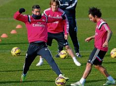 Cristiano Ronaldo, Marcelo y Modric, en un momento del entrenamiento de ayer.