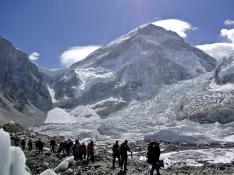 Imagen de archivo de montañeros en el Everest
