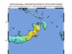 Mapa de Papúa Nueva Guinea que muestra una intensidad regional del terremoto de 7,4 grados.