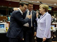 Merkel habla con Tsipras y Renzi