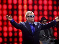 ?Los años no pasan por el inconfundible Elton John