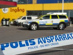 El centro comercial suizo de Ikea, acordonado por la policía.