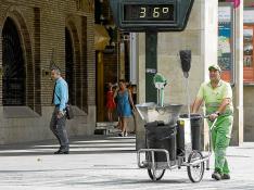 Los termómetros zaragozanos registran el extenuante calor que azota Aragón estos días.