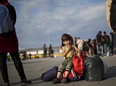 ?Más de 2.000 refugiados desembarcan en el puerto ateniense del Pireo