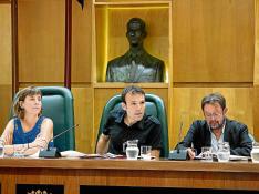 Teresa Artigas, Pablo Muñoz y Carmelo Bosque, ayer en el salón de plenos del Ayuntamiento.