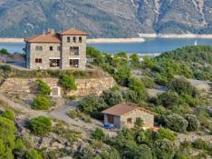 Una mansión en el entorno de Aínsa, a la venta en portales extranjeros