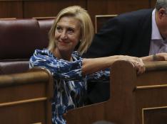 Rajoy pide a Rosa Díez un "poquito de humildad" para su futura vida en el último pleno