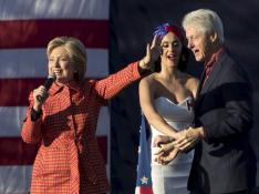 Bill Clinton y Katy Perry animan la campaña de Hillary
