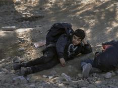 Se precisó que en junio había un niño por cada diez inmigrantes y refugiados que cruzaban la frontera de Grecia a Macedonia.