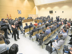 Los 40 acusados de la Operación Molinos, en la primera sesión del juicio, el 15 de diciembre. oliver duch