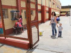 Ana Pilar y Jairo, en el patio de la prisión de Chorrillos el pasado 11 de abril