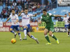 Manu Lanzarote toma el balón, con Javi Ros secundándole de cerca, durante el partido disputado contra el Leganés.