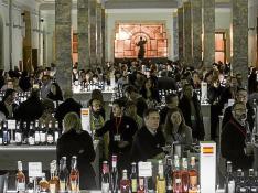 Los asistentes a la Noche de las Garnachas pudieron degustar cientos de vinos.