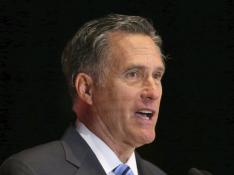 Romney dando un discurso contra Trump.