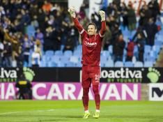 Manu Herrera, el portero del Real Zaragoza, celebra eufóricamente el gol del triunfo logrado ante el Albacete este sábado en La Romareda en el minuto 93.