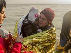 Apoyo de los voluntarios a los refugiados en la isla de Lesbos