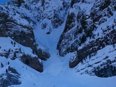 Un alud ha arrastrado a dos montañeros en Peña Telera