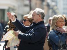 Turistas en la calle de Alfonso I de Zaragoza.