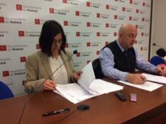 Teresa Sas y Antonio Sanclemente, del PSOE, explican la propuesta de reglamento