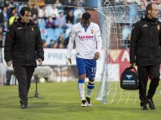 Hinestroza se retira lesionado, durante el partido del domingo contra el Alcorcón