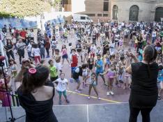 Fiesta de fin de curso en el colegio Gascón y Marín de Zaragoza, ayer por la tarde.