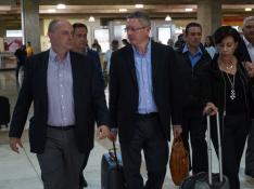 Alberto Ruiz Gallardón llega al aeropuerto internacional Simón Bolívar de Venezuela.