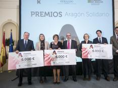 La presidenta y el gerente de Afedaz, en la entrega de los Premios Aragón Solidario.
