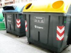 Contenedor de reciclaje de plástico en Zaragoza.
