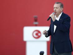 Erdogan durante un multitudinario mitin antigolpe.