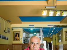 Ahmet Saglik, en su restaurante La Medusa en Zaragoza.